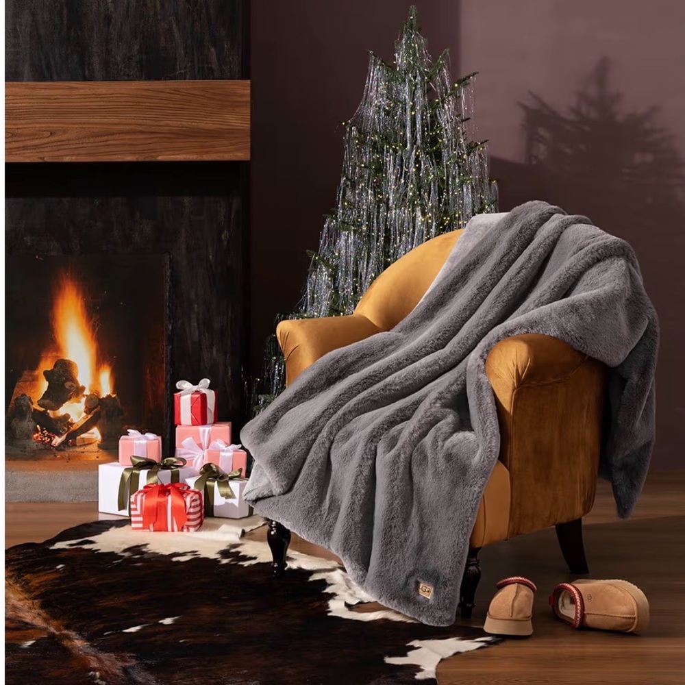 UGG Luxurious Duffield Holiday Throw Blanket